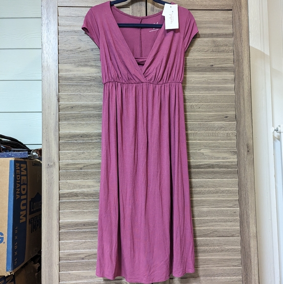 NWT wine color midi dress very flowy soft and comfortable size S Ingrid & isabel - Picture 1 of 5